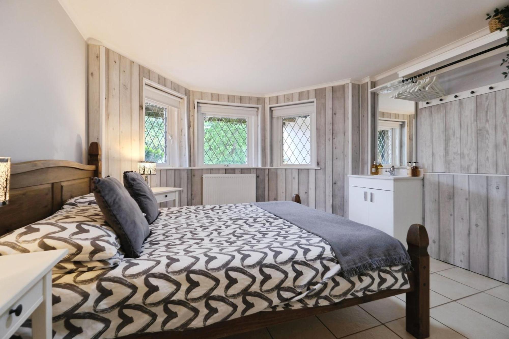 Rowcroft Guest house 3*