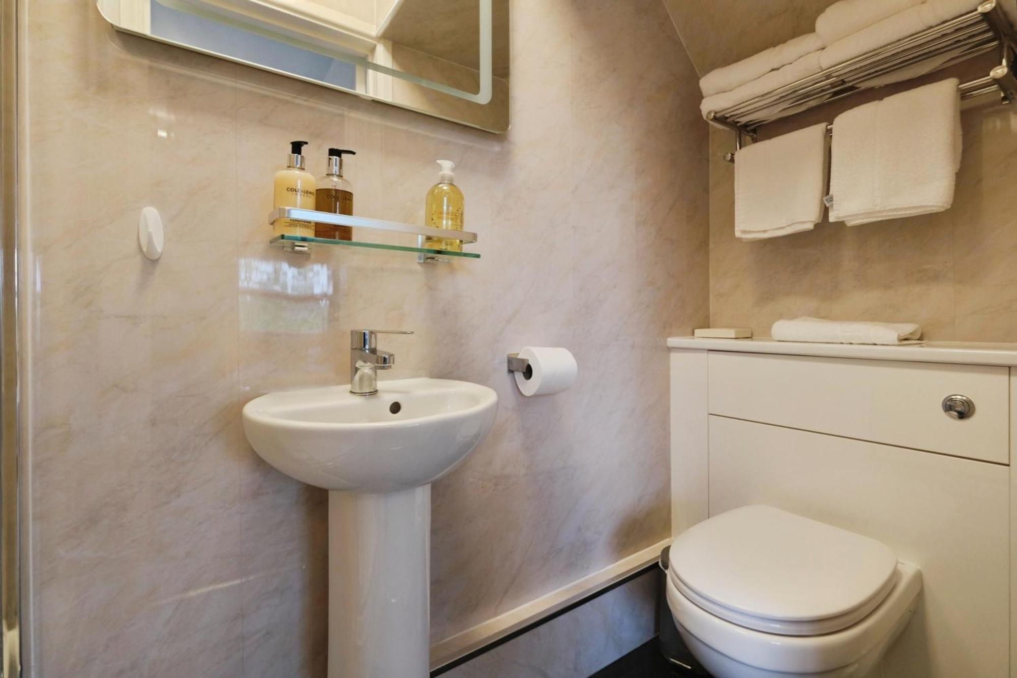 Guest house Rowcroft 3*