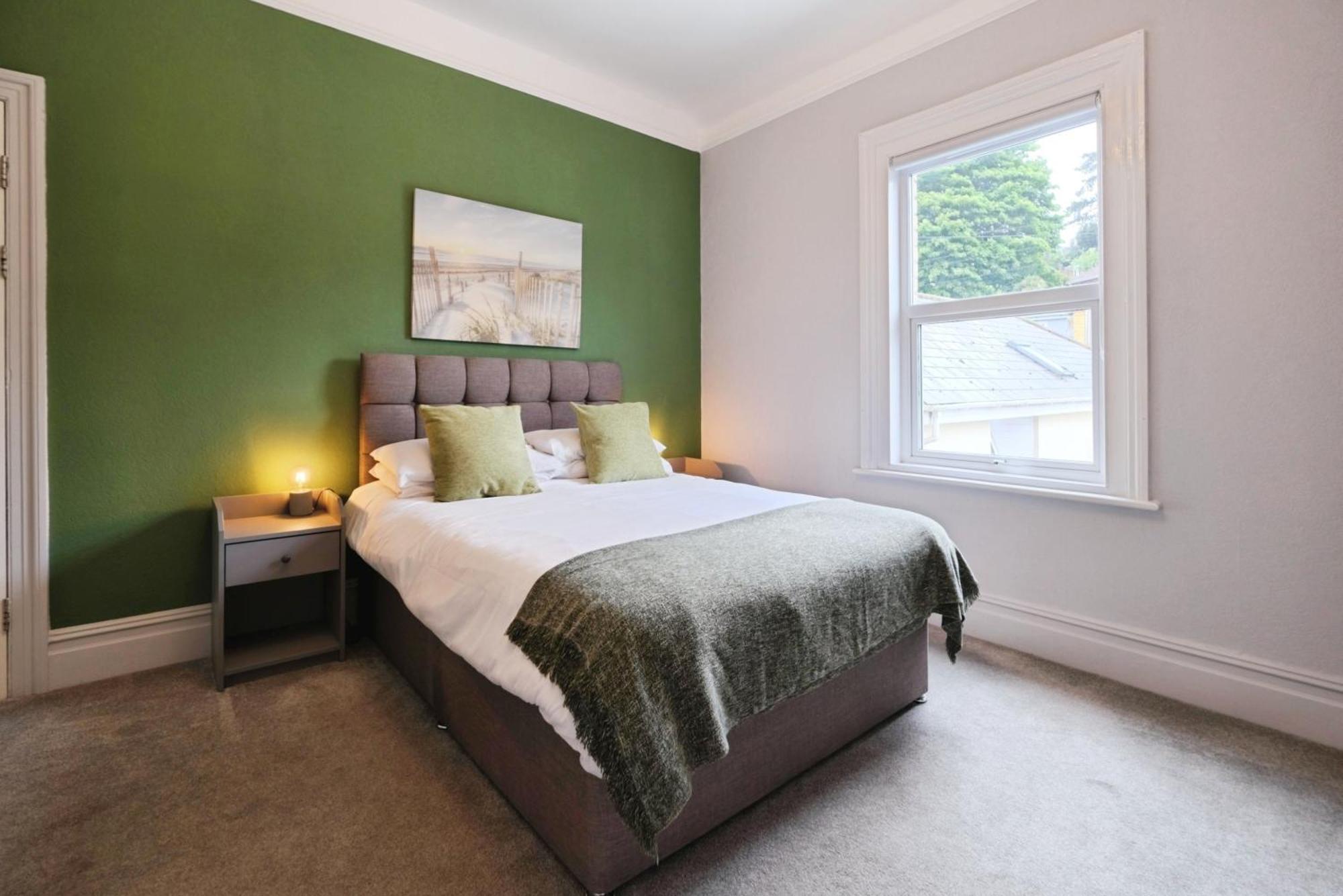 Rowcroft Guest house 3*